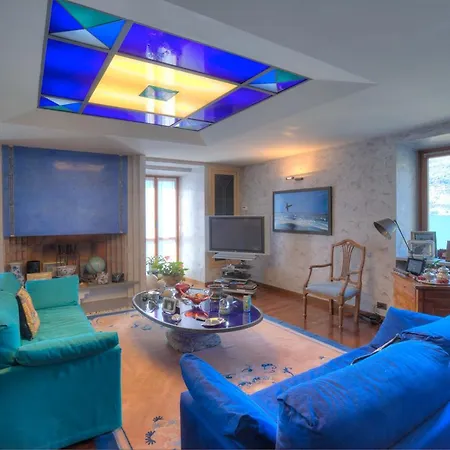 Of 360 Square Meters In Prestigious Pied Dans L'eau Apartment *