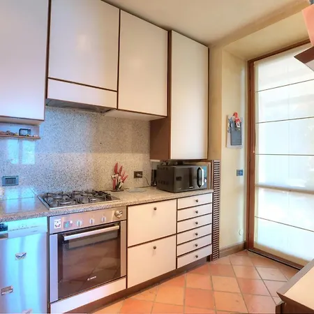Of 360 Square Meters In Prestigious Pied Dans L'eau Como