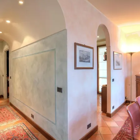 Apartment Of 360 Square Meters In Prestigious Pied Dans L'eau Como