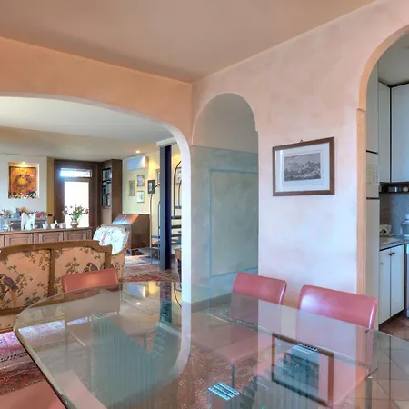 Of 360 Square Meters In Prestigious Pied Dans L'eau Como