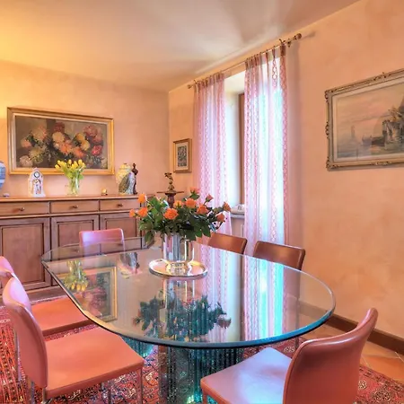 Of 360 Square Meters In Prestigious Pied Dans L'eau Apartment *