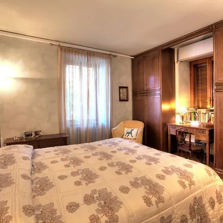 Of 360 Square Meters In Prestigious Pied Dans L'eau Como