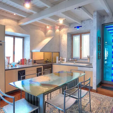 Of 360 Square Meters In Prestigious Pied Dans L'eau Apartment *