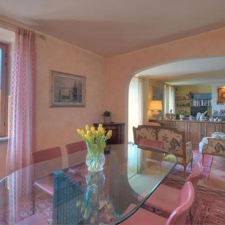Of 360 Square Meters In Prestigious Pied Dans L'eau Como