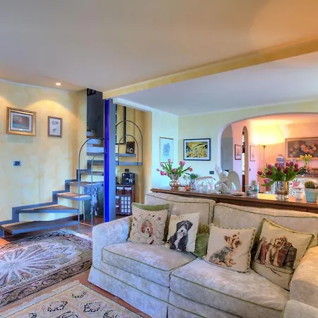Apartment Of 360 Square Meters In Prestigious Pied Dans L'eau Como