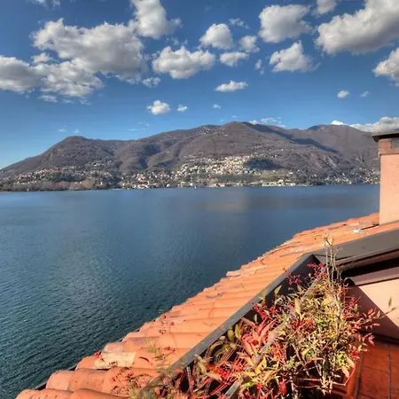 Of 360 Square Meters In Prestigious Pied Dans L'eau Apartment Como