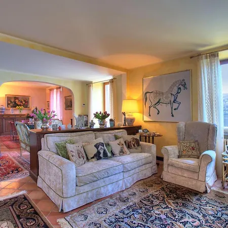 Of 360 Square Meters In Prestigious Pied Dans L'eau Apartment Como